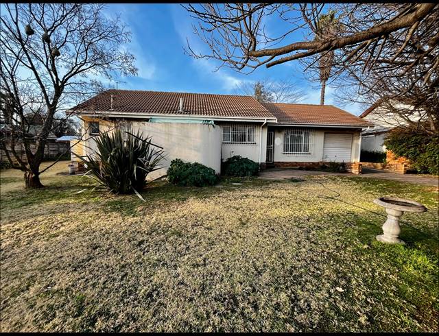 3 BEDROOM HOUSE FOR SALE IN DERSLEY